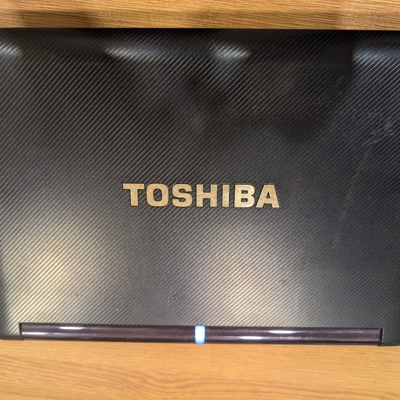 Toshiba laptop with charger 12 inch Windows - Picture 1 of 6